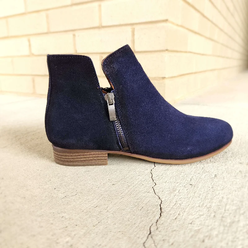 NAVY SUEDE