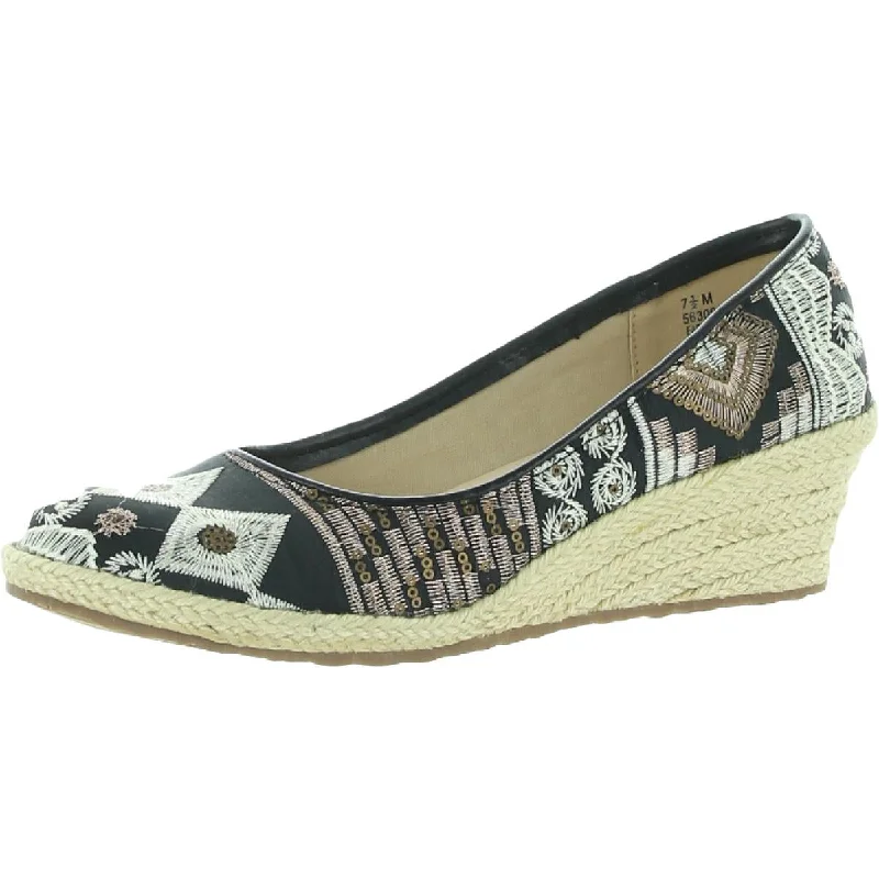 Beacon Womens Newport Metallic Embroidered Wedge Heels